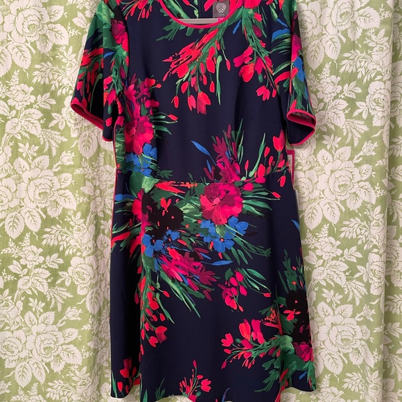 NWT Vince Camuto Floral Print Dress - Picture 4 of 8